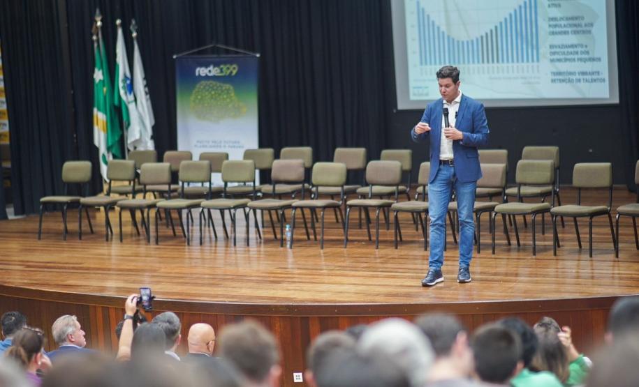 Palestrante apresentado seu projeto