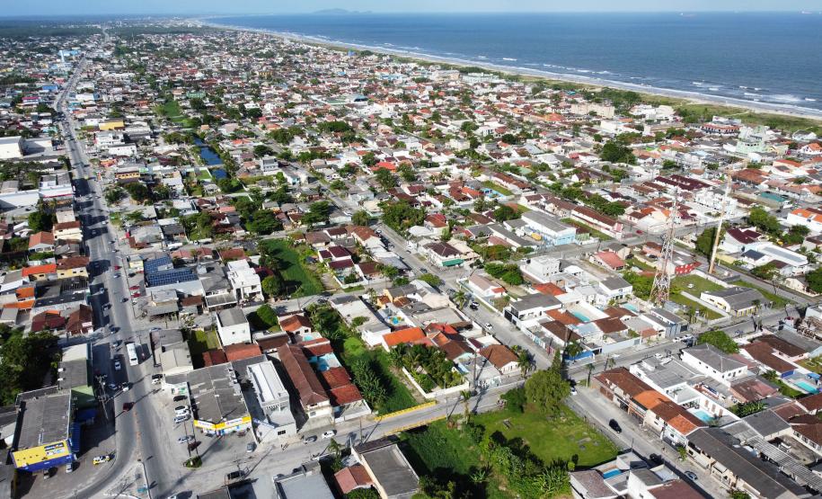 Foto de cima de uma cidade