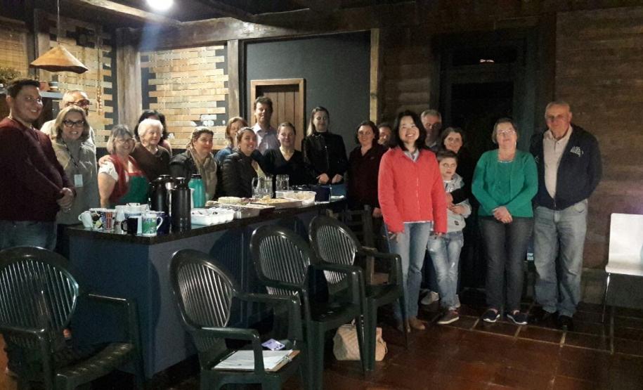 Construção participativa de ações para o fortalecimento do roteiro de turismo rural Caminhos de Guajuvira em Araucária Construção participativa de ações para o fortalecimento do roteiro de turismo rural Caminhos de Guajuvira em Araucária