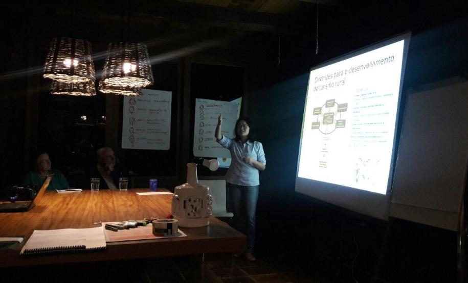 Construção participativa de ações para o fortalecimento do roteiro de turismo rural Caminhos de Guajuvira em Araucária Construção participativa de ações para o fortalecimento do roteiro de turismo rural Caminhos de Guajuvira em Araucária