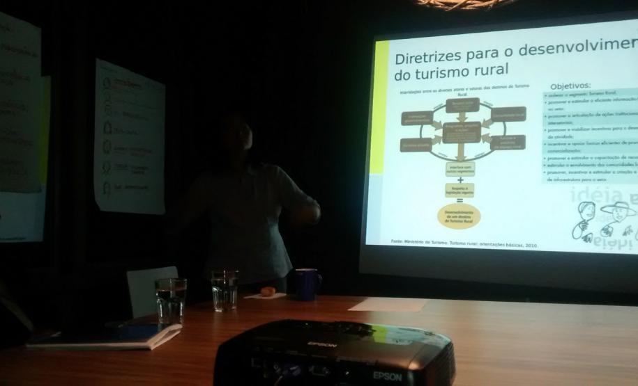 Construção participativa de ações para o fortalecimento do roteiro de turismo rural Caminhos de Guajuvira em Araucária Construção participativa de ações para o fortalecimento do roteiro de turismo rural Caminhos de Guajuvira em Araucária