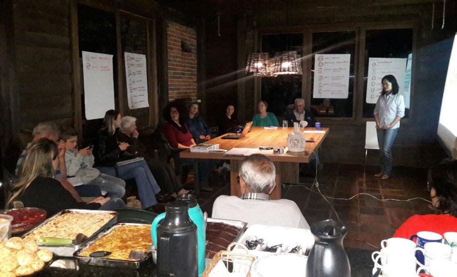 Construção participativa de ações para o fortalecimento do roteiro de turismo rural Caminhos de Guajuvira em Araucária Construção participativa de ações para o fortalecimento do roteiro de turismo rural Caminhos de Guajuvira em Araucária