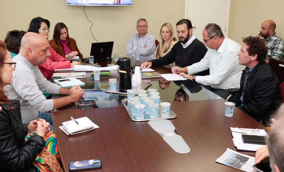 "Paraná Projetos realiza apresentação ao Prefeito de Piraquara" "Paraná Projetos realiza apresentação ao Prefeito de Piraquara"