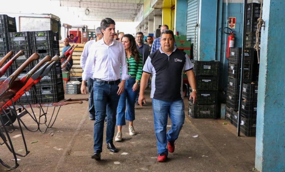 Secretário do Planejamento e o Superintendente do Paraná Projetos visitam CEASA Curitiba. Secretário do Planejamento e o Superintendente do Paraná Projetos visitam CEASA Curitiba.