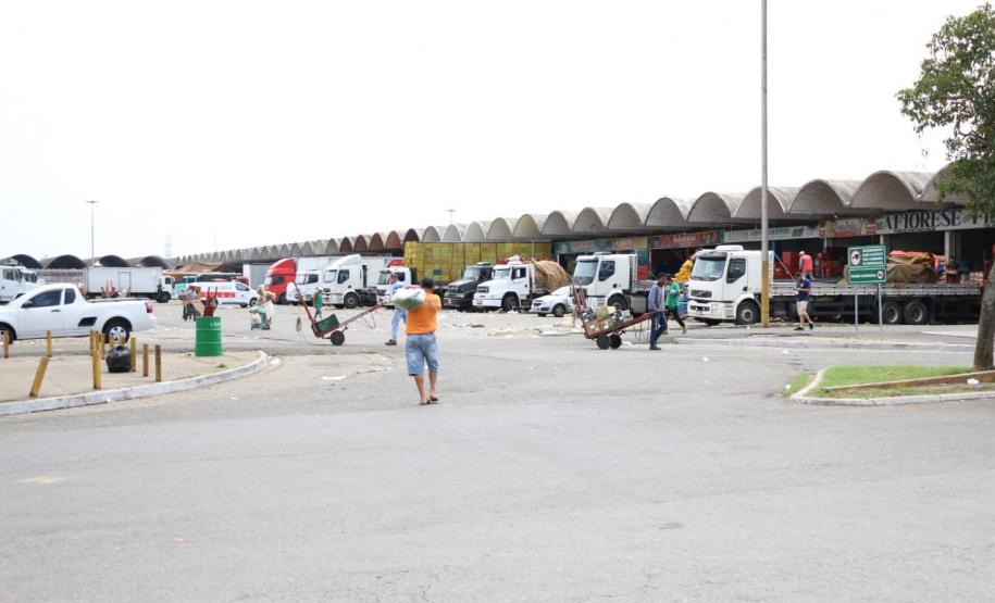 Secretário do Planejamento e o Superintendente do Paraná Projetos visitam CEASA Curitiba. Secretário do Planejamento e o Superintendente do Paraná Projetos visitam CEASA Curitiba.